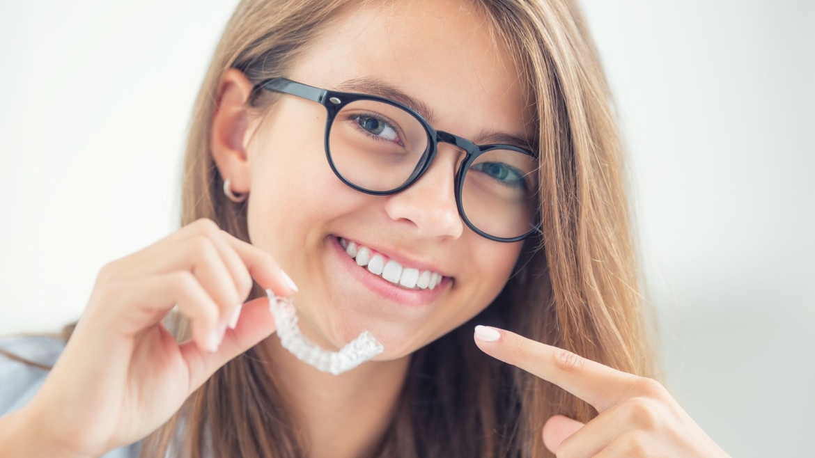 Invisalign Teen – „nevidljivi“ ortodontski aparat za tinejdžere